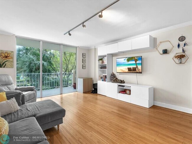 Building Photo - 11111 Biscayne Blvd