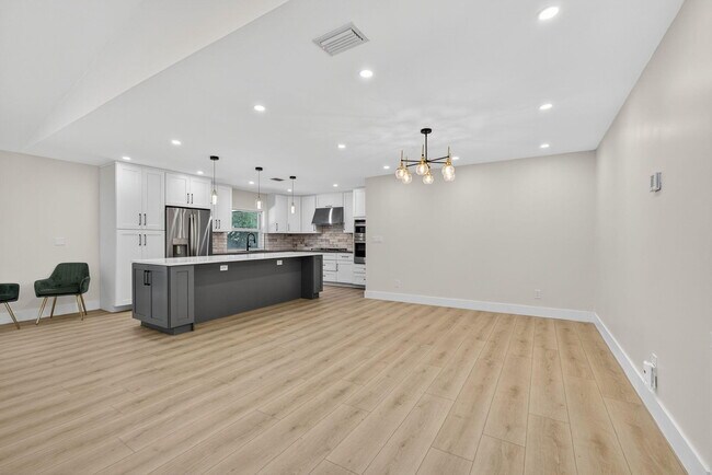 Building Photo - 280 Sulky Way
