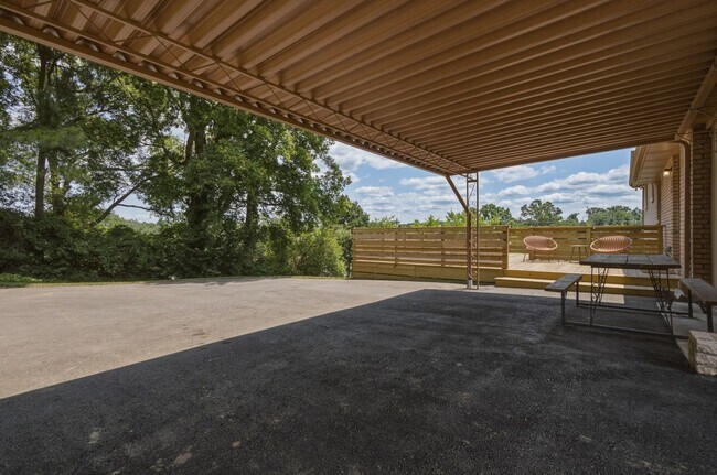 Building Photo - 5028 Danby Dr