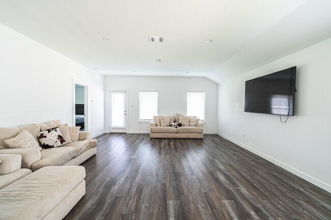 Building Photo - 8730 Anacua Dr