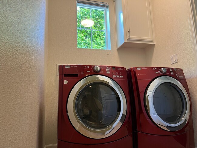 Building Photo - 1585 Agnew Road