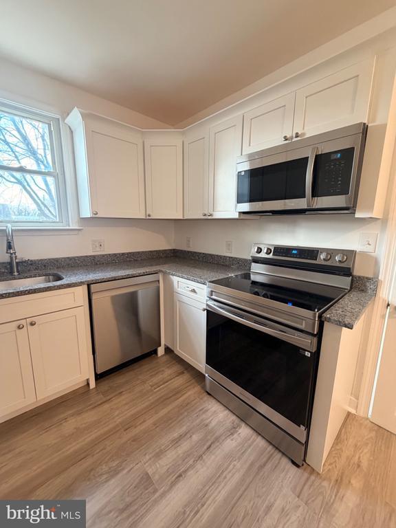 Building Photo - 8323 Bear Creek Dr