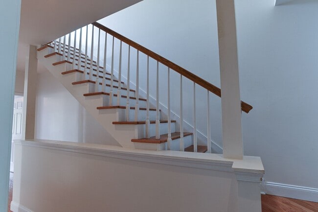 Building Photo - Spacious 3 Bedroom on Harris