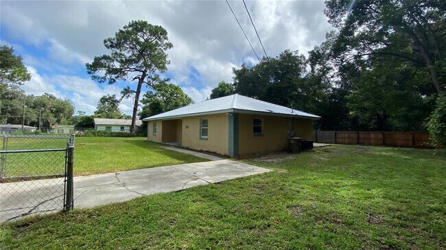 Building Photo - 2717 NE 17th Ave