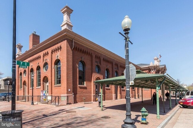 Building Photo - 1521 27th St SE