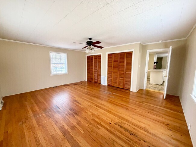 Building Photo - Lexington- Downtown Lexington - Call Lexington office for tours 803-359-0793