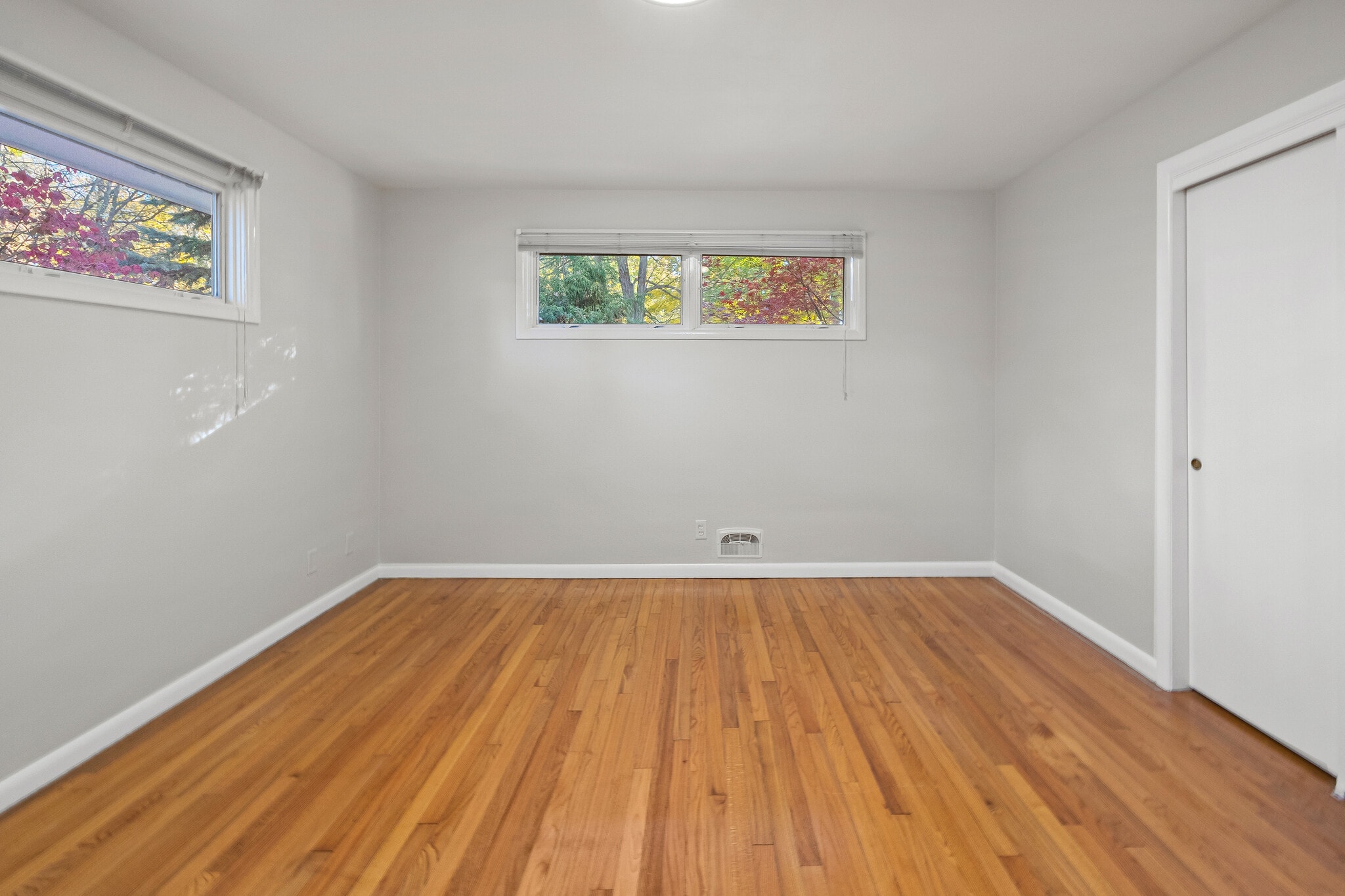 Building Photo - 1527 Summit Dr