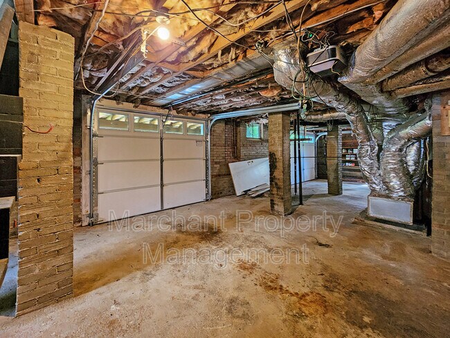 Building Photo - 121 Rockwood Dr