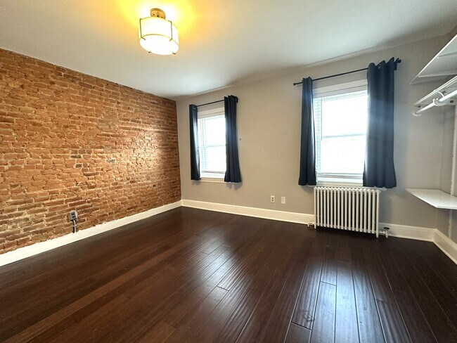 Building Photo - Stunning 4-Bedroom Townhome in the Heart of Fishtown! Available NOW!