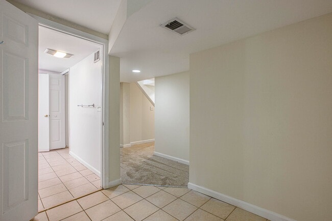 Building Photo - 2509 Crest Ave