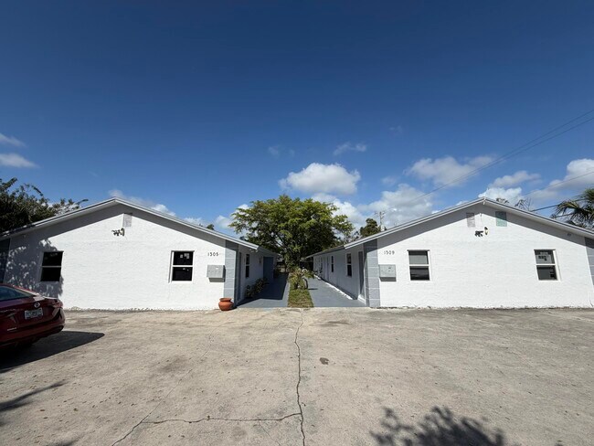 Building Photo - 1309 NW 2nd Ave