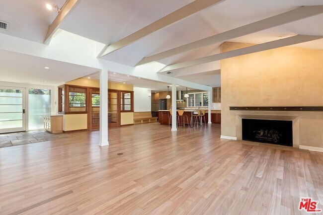 Building Photo - 2670 Carmar Dr