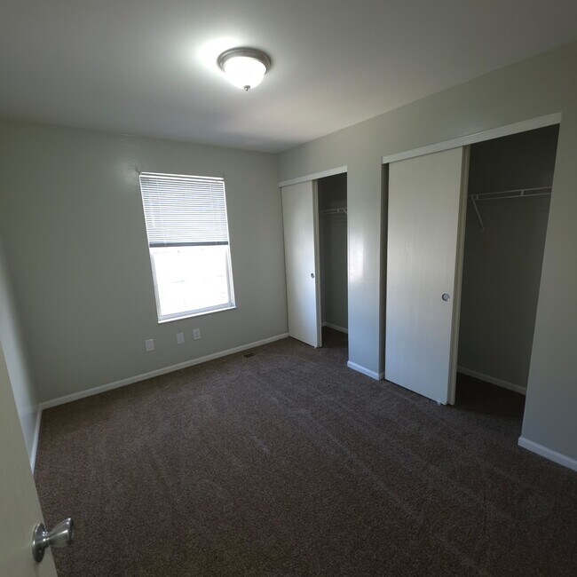 Building Photo - Jannat 6068 George’s