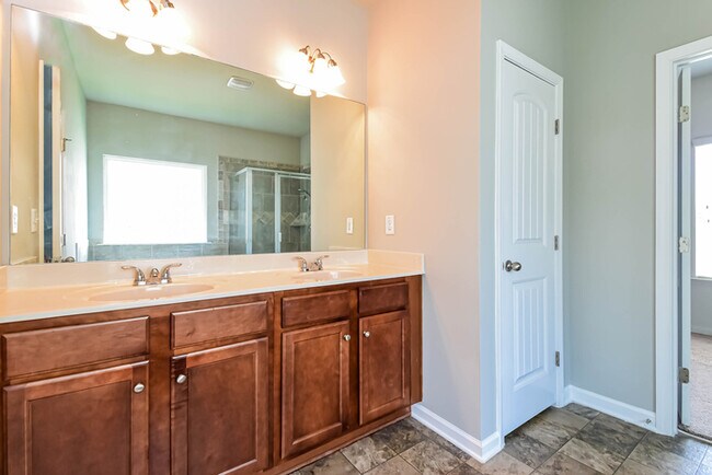 Building Photo - Spacious 4-Bedroom Fairburn Home