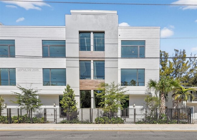 Building Photo - 529 NE 61st St