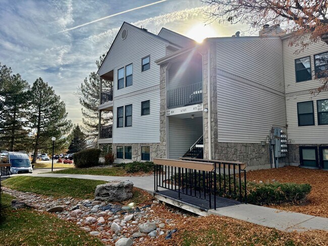 Primary Photo - Convenient Garden-Level Condo Featuring 1-bedroom and 1-bathroom in Desirable Stoney Creek Commun...