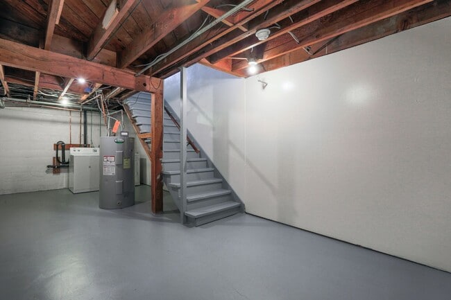 Building Photo - Mid-Century Townhouse with Modern Updates in Peaceful Setting!