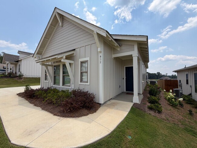 Building Photo - 632 Shropshire Dr