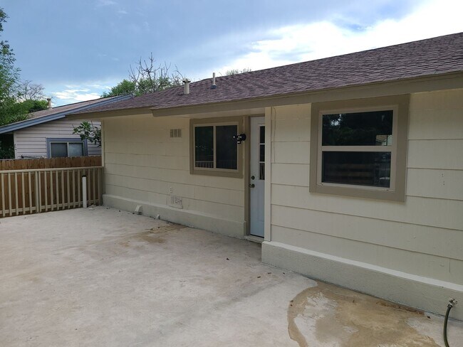 Building Photo - 4406 Desert View Dr