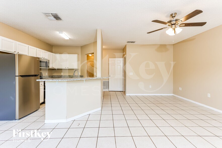 Building Photo - 122 Dahl Ave