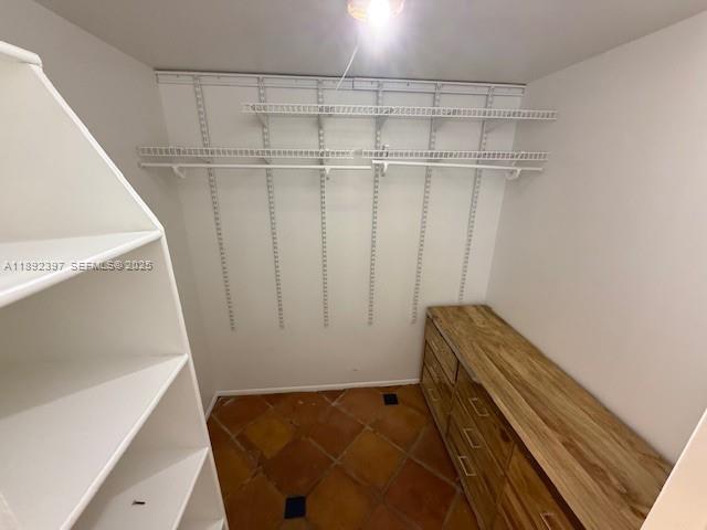 Building Photo - 3401 N Country Club Dr