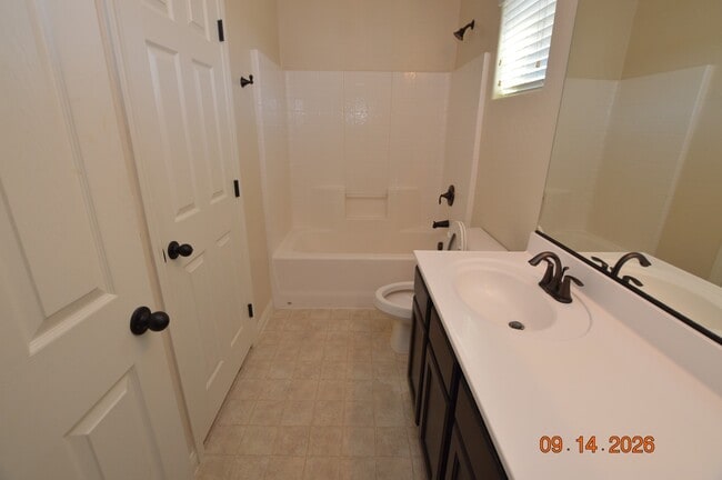 Building Photo - 340 Hillhead Ct