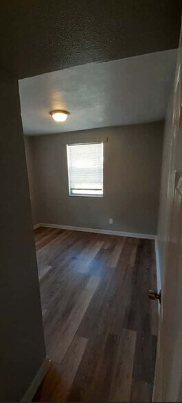 Building Photo - 1824 W 14th St