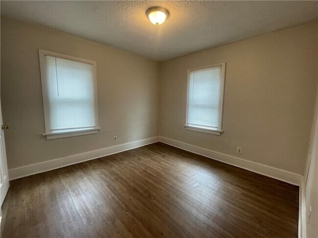 Building Photo - 36 Nye Park