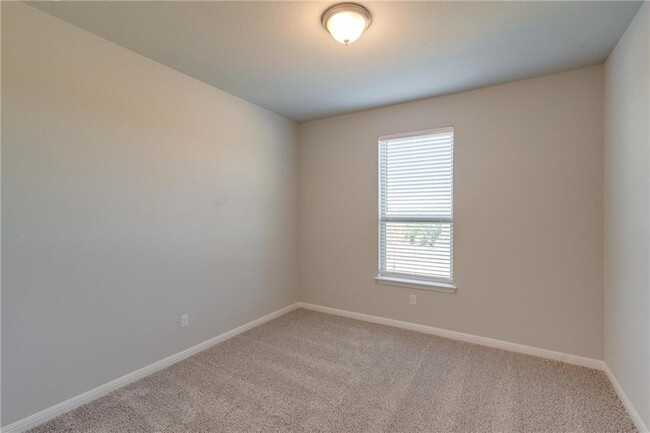 Building Photo - 2205 Limestone Lake Dr