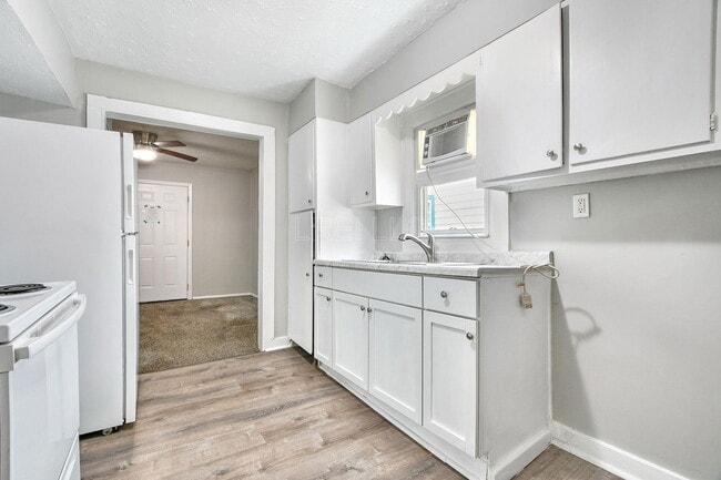 Building Photo - 4110 La Salle Ave