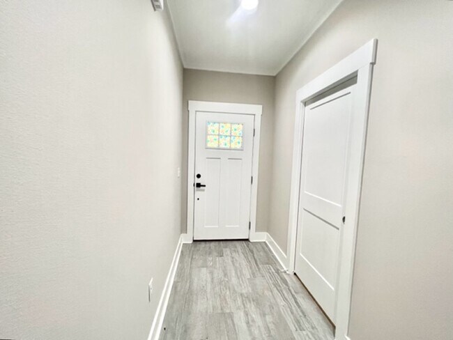 Building Photo - 9 Praiseworthy Dr