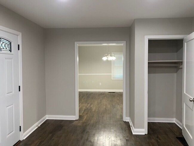 Building Photo - Beautiful two bedroom one bath near Campbellton and 166