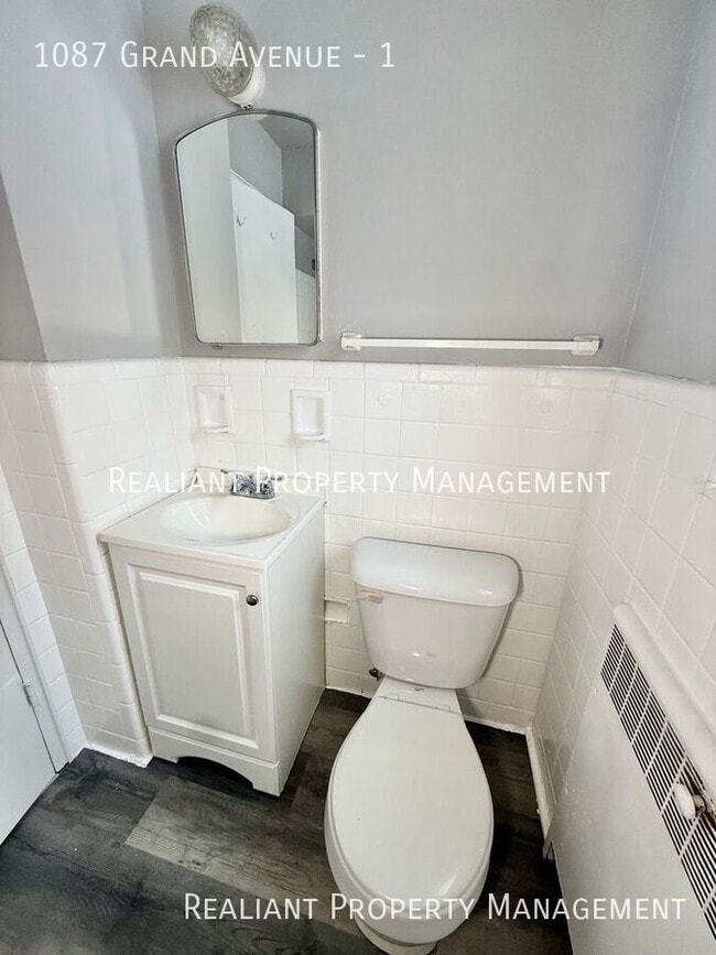 Building Photo - 1087 Grand Ave