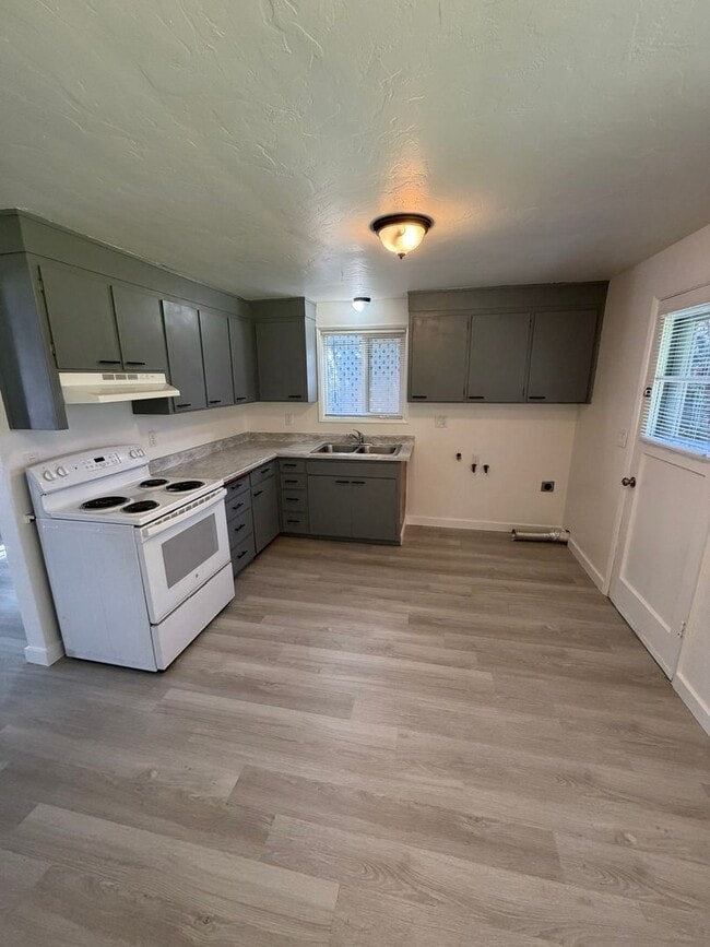 Building Photo - 2 Bedroom in Albany!