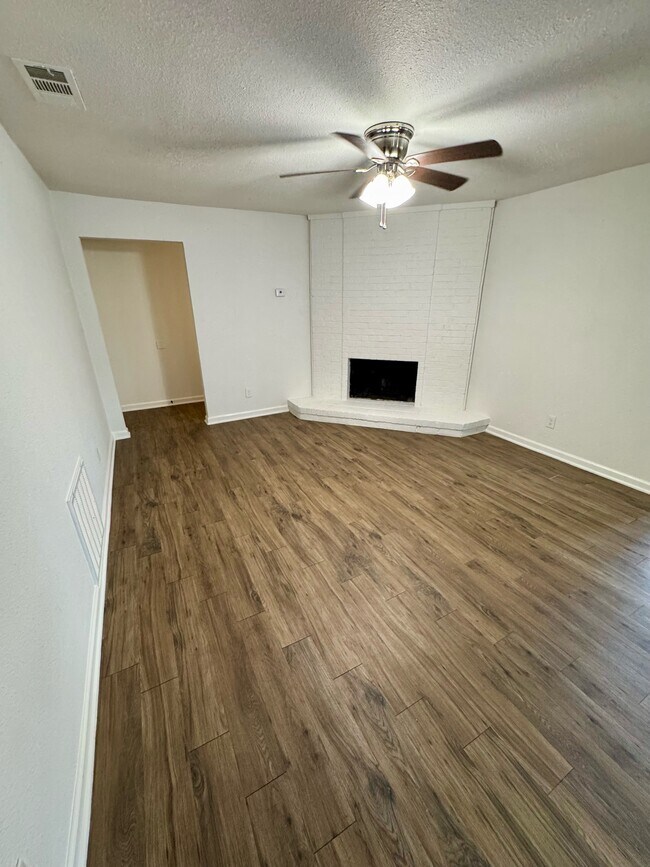 Building Photo - 3003 Lemmontree Ln