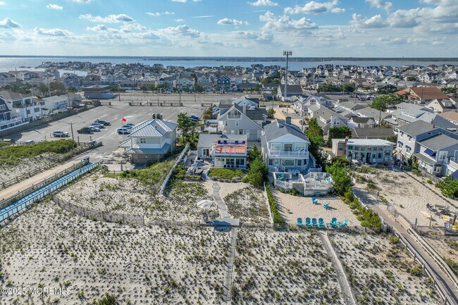 Building Photo - 14 Falls Rd