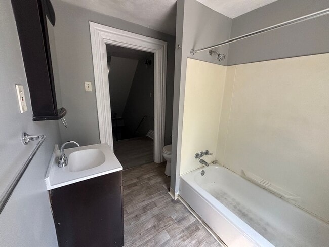 Building Photo - Newly updated 3 bedroom apartment in Mt Washington !