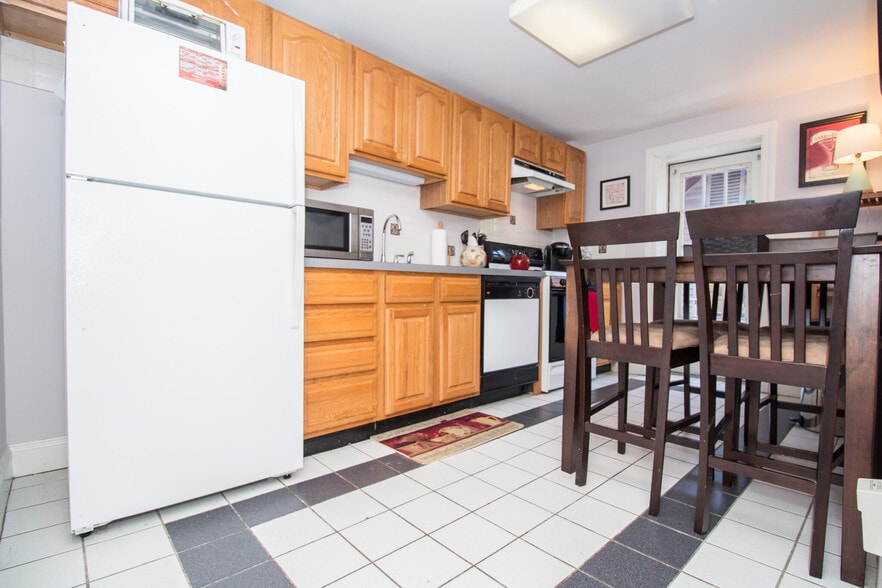 Primary Photo - 8 Harvard St