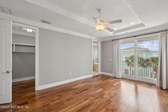 Building Photo - 137 3rd St S