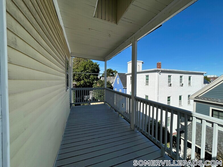 Building Photo - 18 Perry St