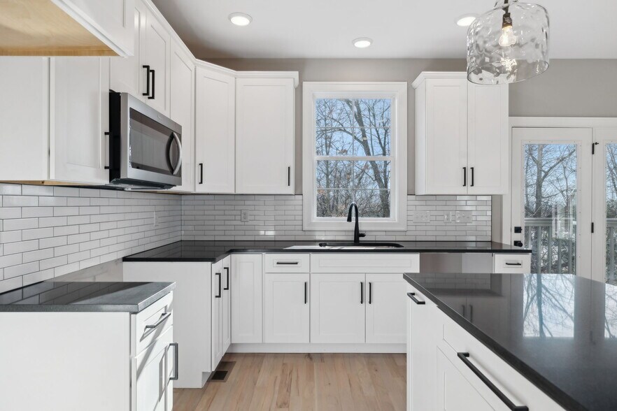 Building Photo - 2111 Chadwell Retreat Dr