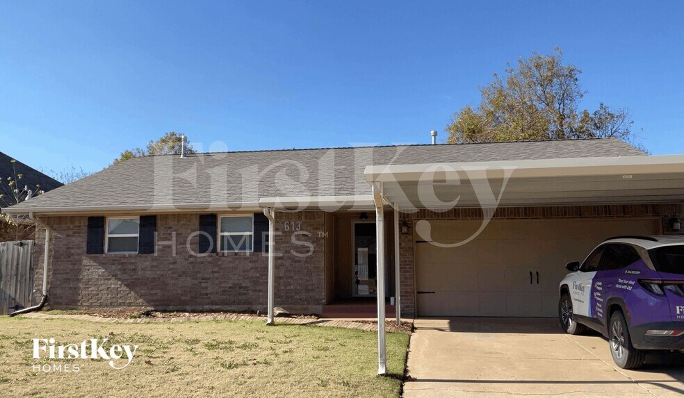 Primary Photo - 613 S Avery Dr