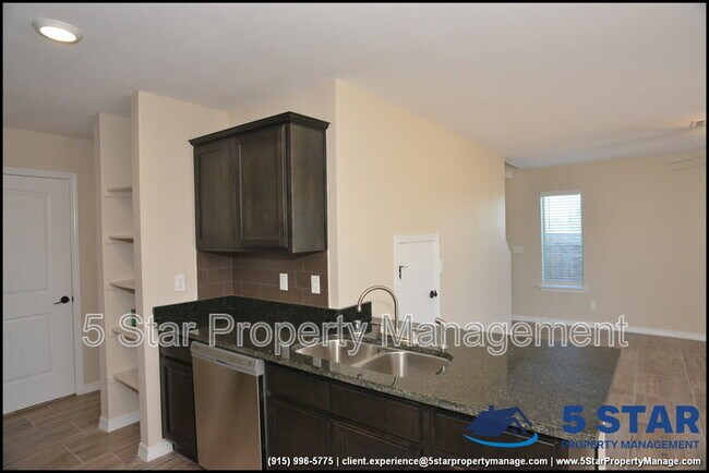 Building Photo - 806 TS Daniel Cadena Dr