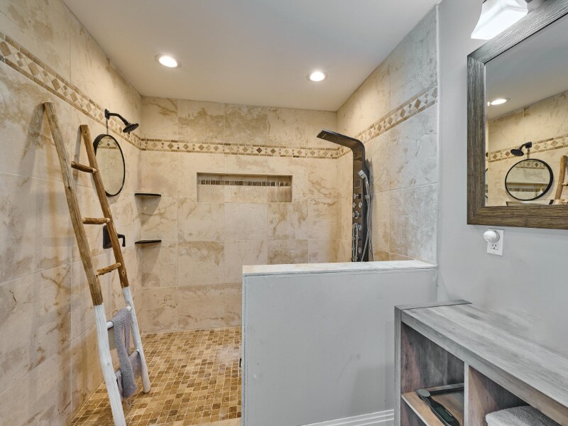 Building Photo - 2810 NE 48th Ct