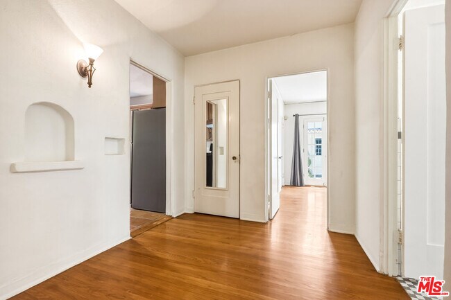 Building Photo - 2613 Cloverfield Blvd