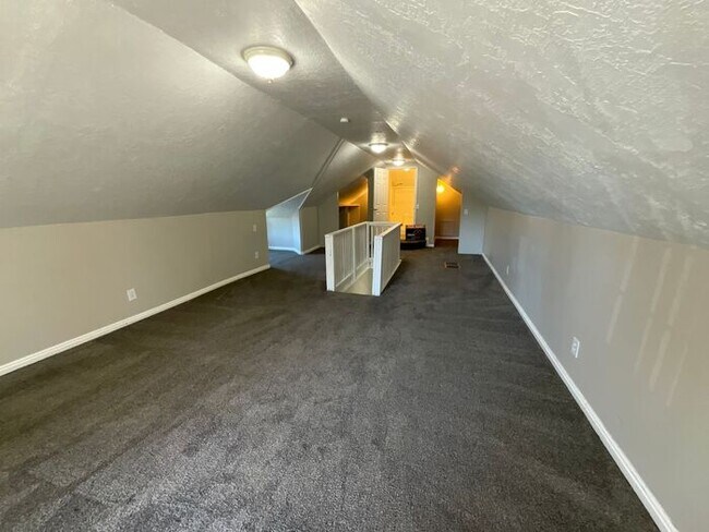 Building Photo - 3 bedroom 2 bath 1 car garage Home- Small Dog Friendly