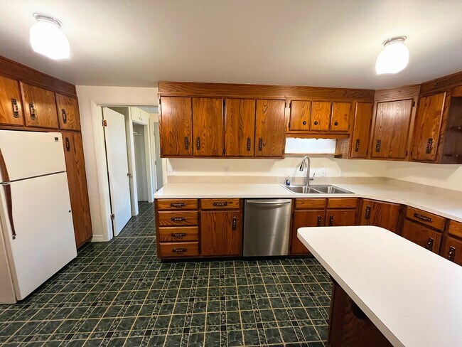 Building Photo - Spacious, Updated Home in the Heart of Driggs