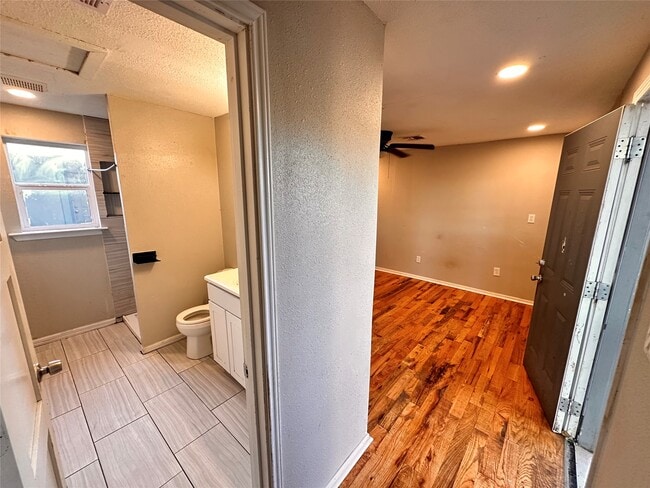 Building Photo - 2716 Hill Ave