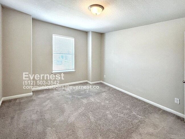 Building Photo - 4-Bedroom Home with Modern Comforts Near S...