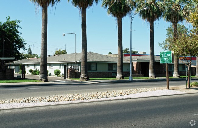 Primary Photo - 3336 E Ventura Ave